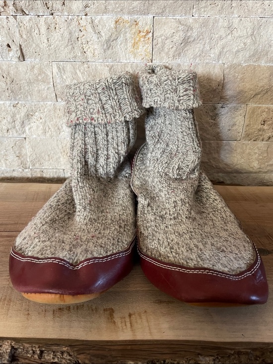 Eddie Bauer Shoes - Eddie Bauer Cream Heathered Knit Slipper Socks
